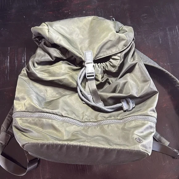 60 liter backpack osprey Size L/XL- Osprey Olive green Rather Plus 60 backpack with Significant  Defects